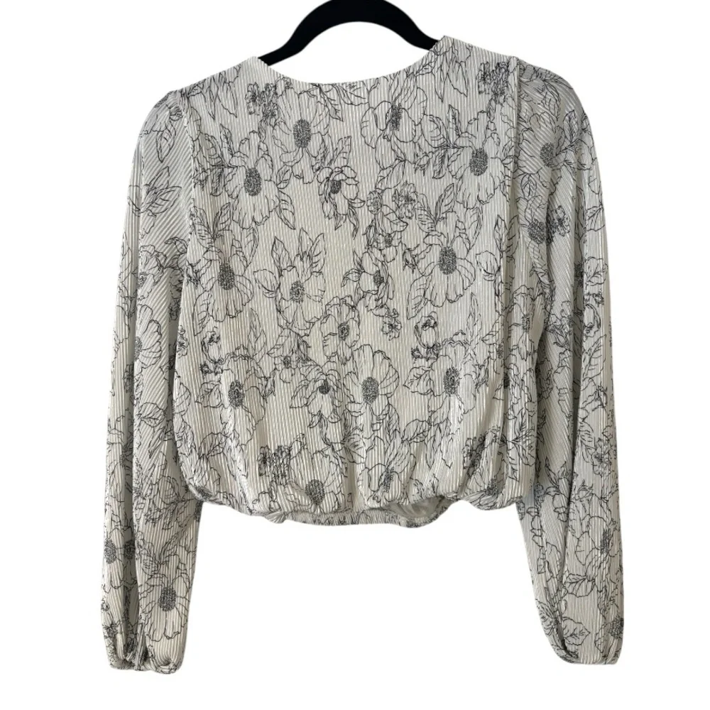 ASTR Wrap Cropped Blouse - Picture 3 of 4